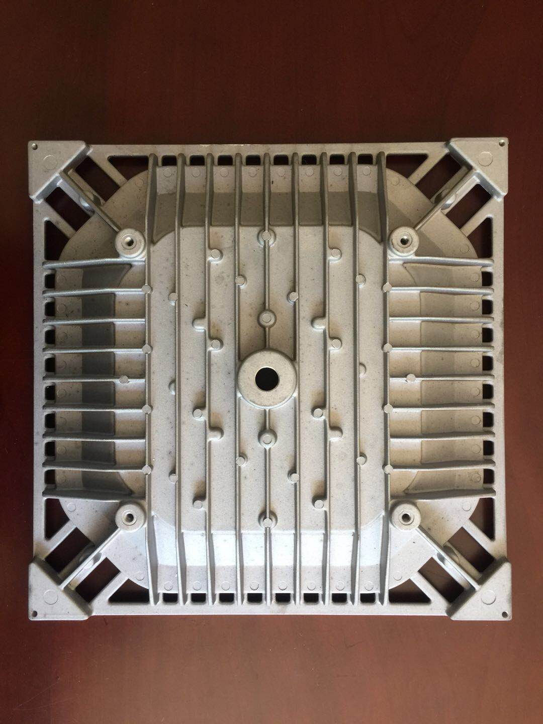 精密铸造+表面涂装+CNC 加工